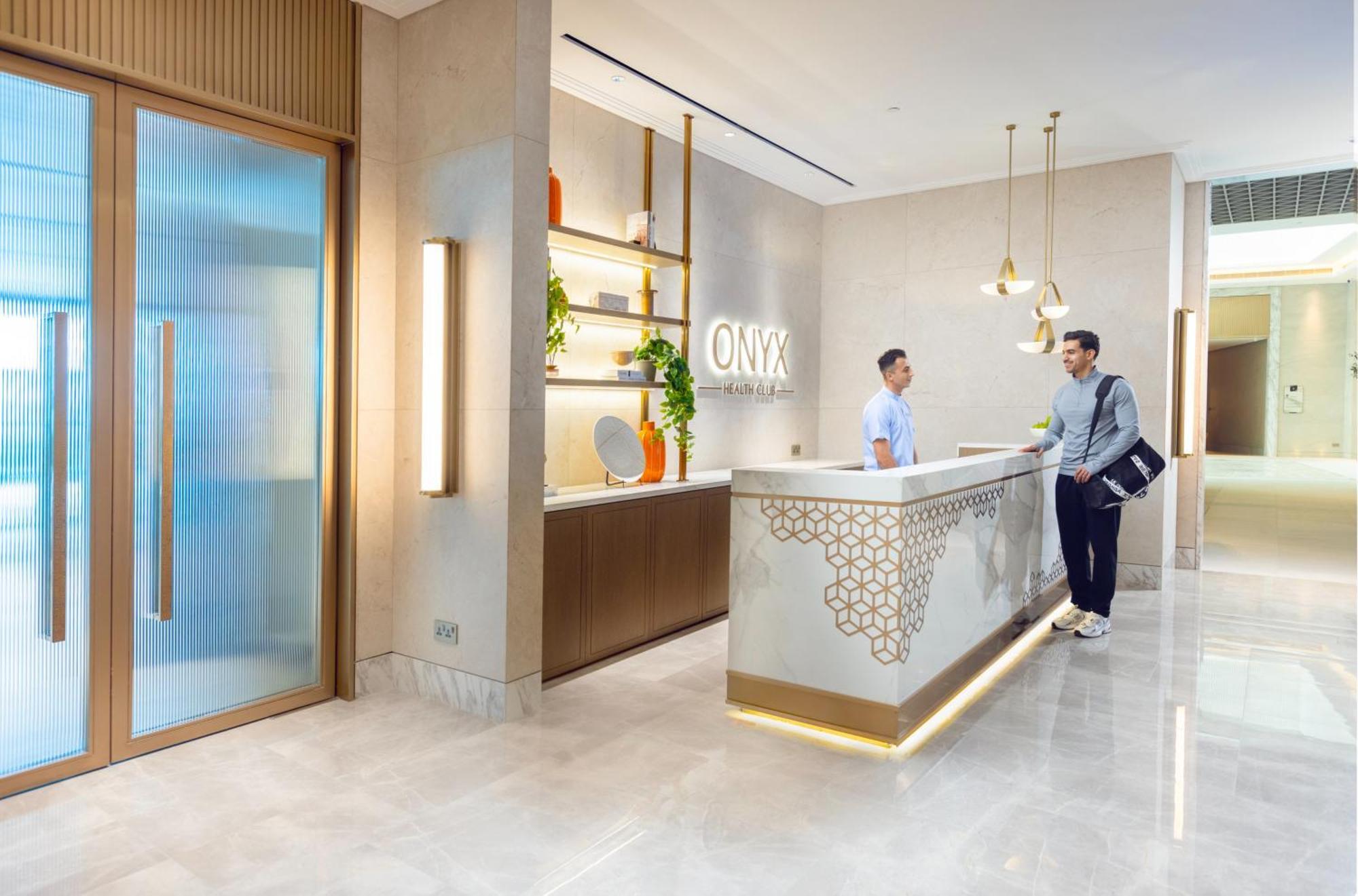 מלון מנאמה Onyx Rotana מראה חיצוני תמונה OMNI business lounge at Dubai International Airport