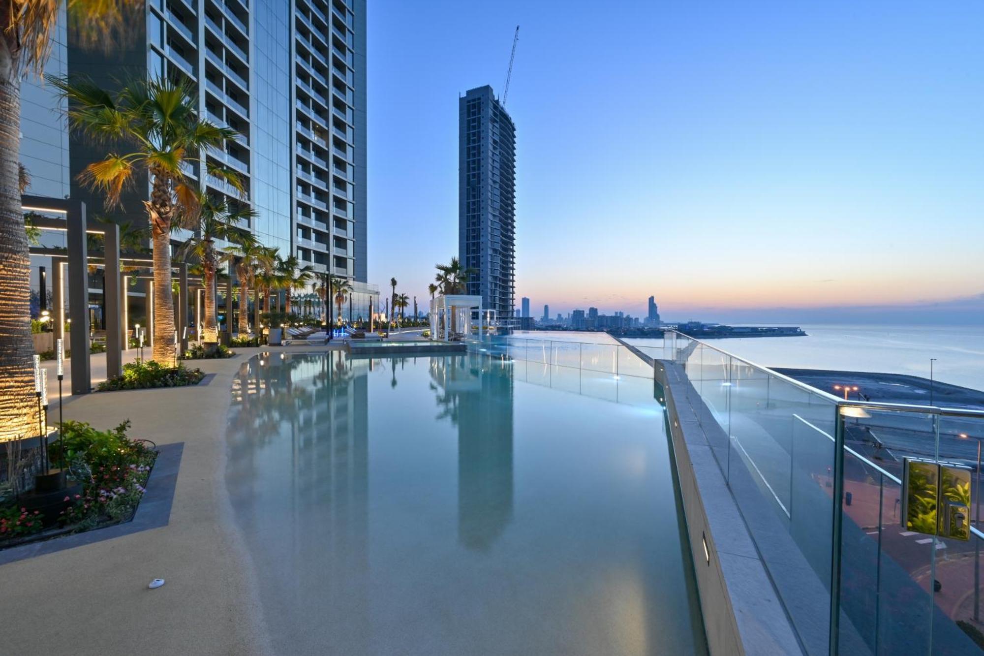 מלון מנאמה Onyx Rotana מראה חיצוני תמונה Infinity pool at the Ritz-Carlton, DIFC