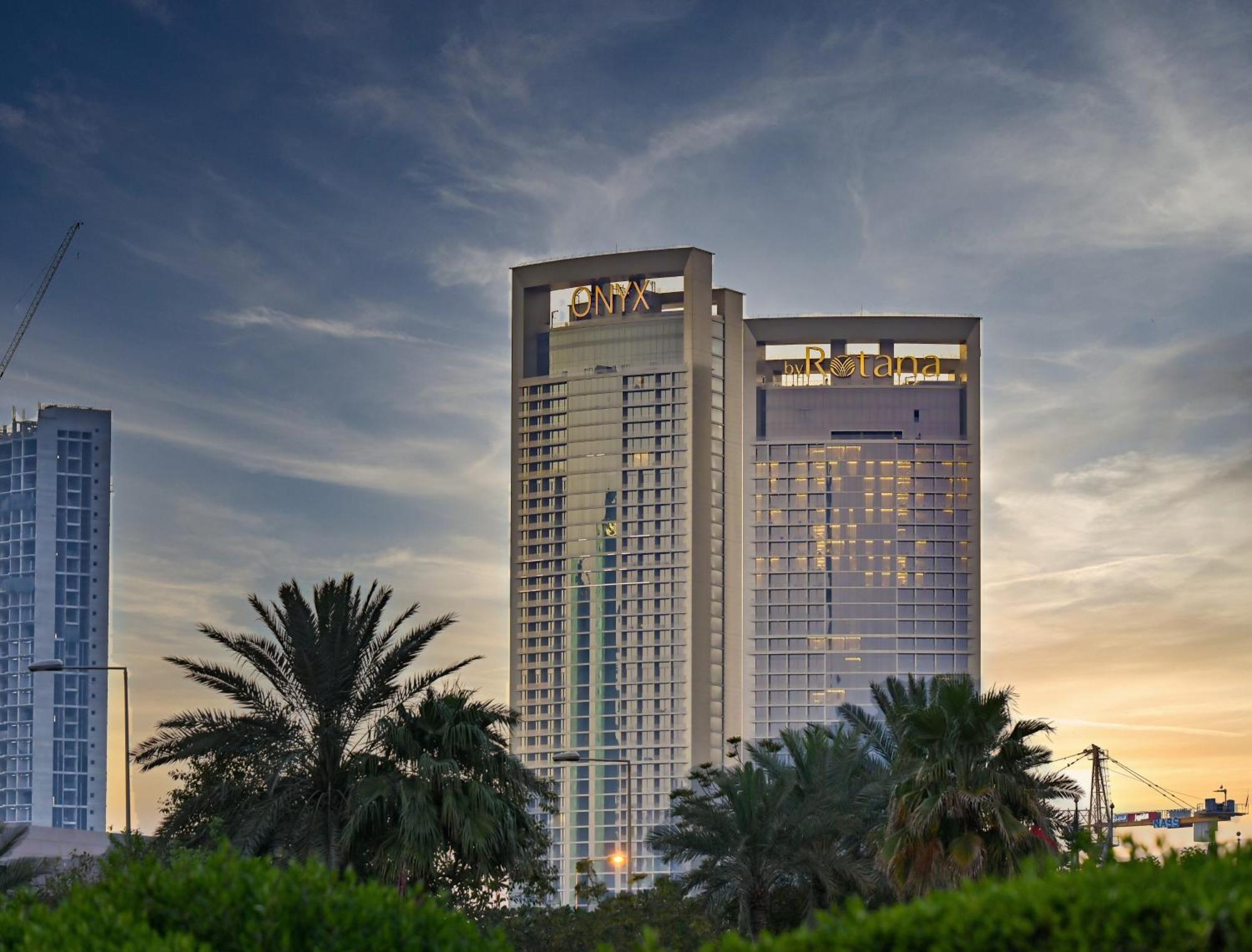 מלון מנאמה Onyx Rotana מראה חיצוני תמונה The hotel in 2016