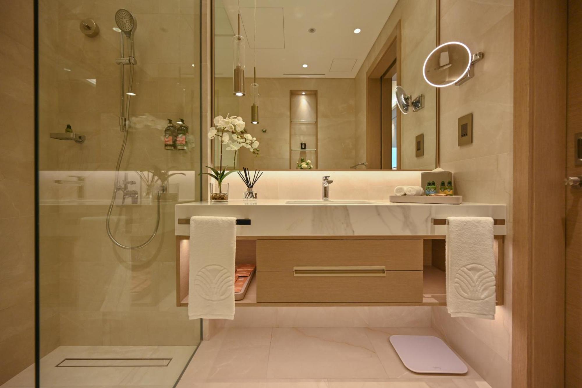 מלון מנאמה Onyx Rotana מראה חיצוני תמונה Bathroom
