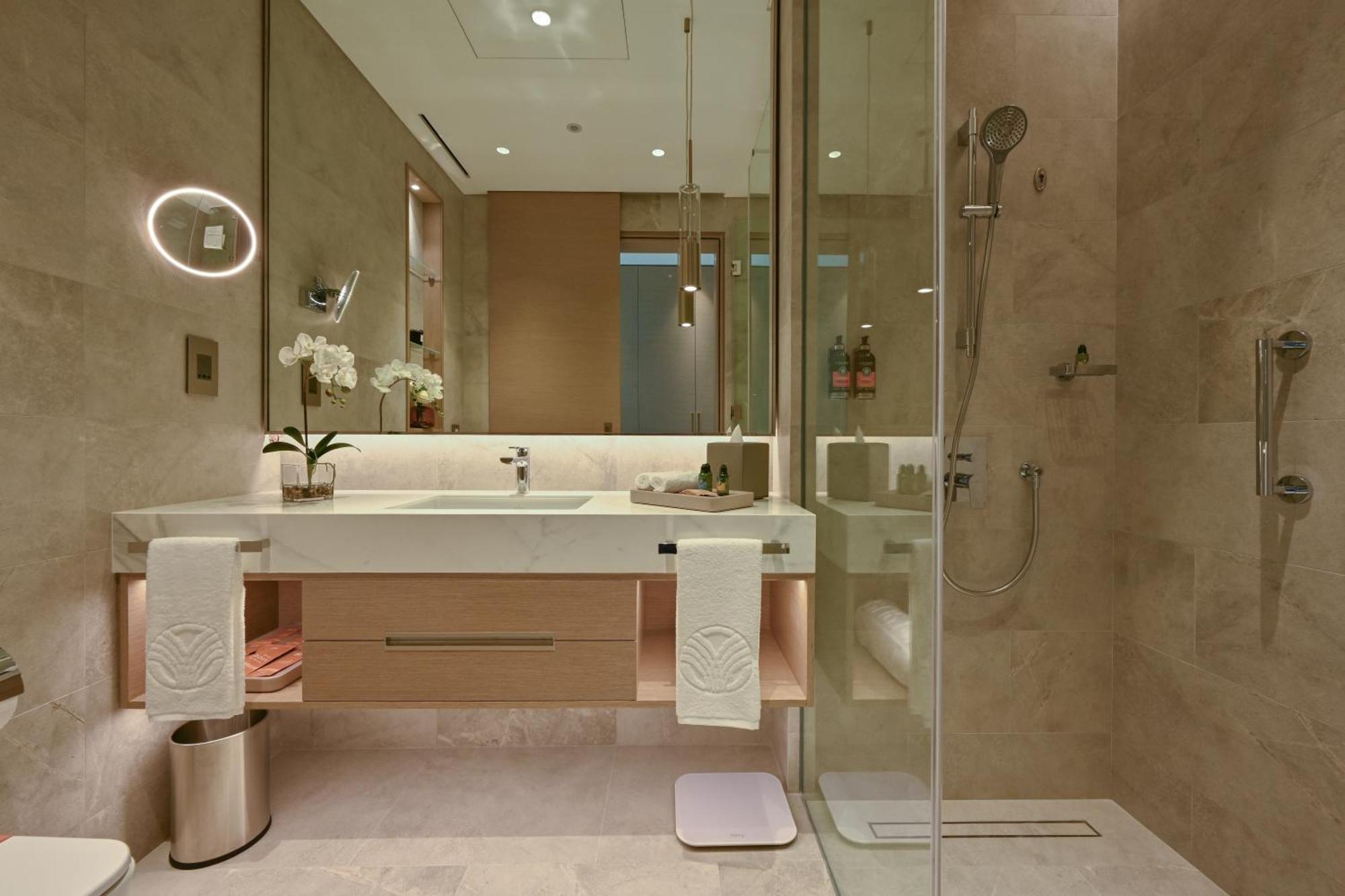 מלון מנאמה Onyx Rotana מראה חיצוני תמונה Bathroom