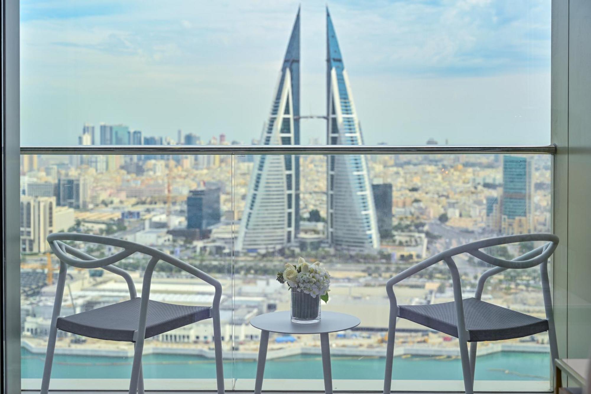 מלון מנאמה Onyx Rotana מראה חיצוני תמונה View of the Four Seasons Hotel