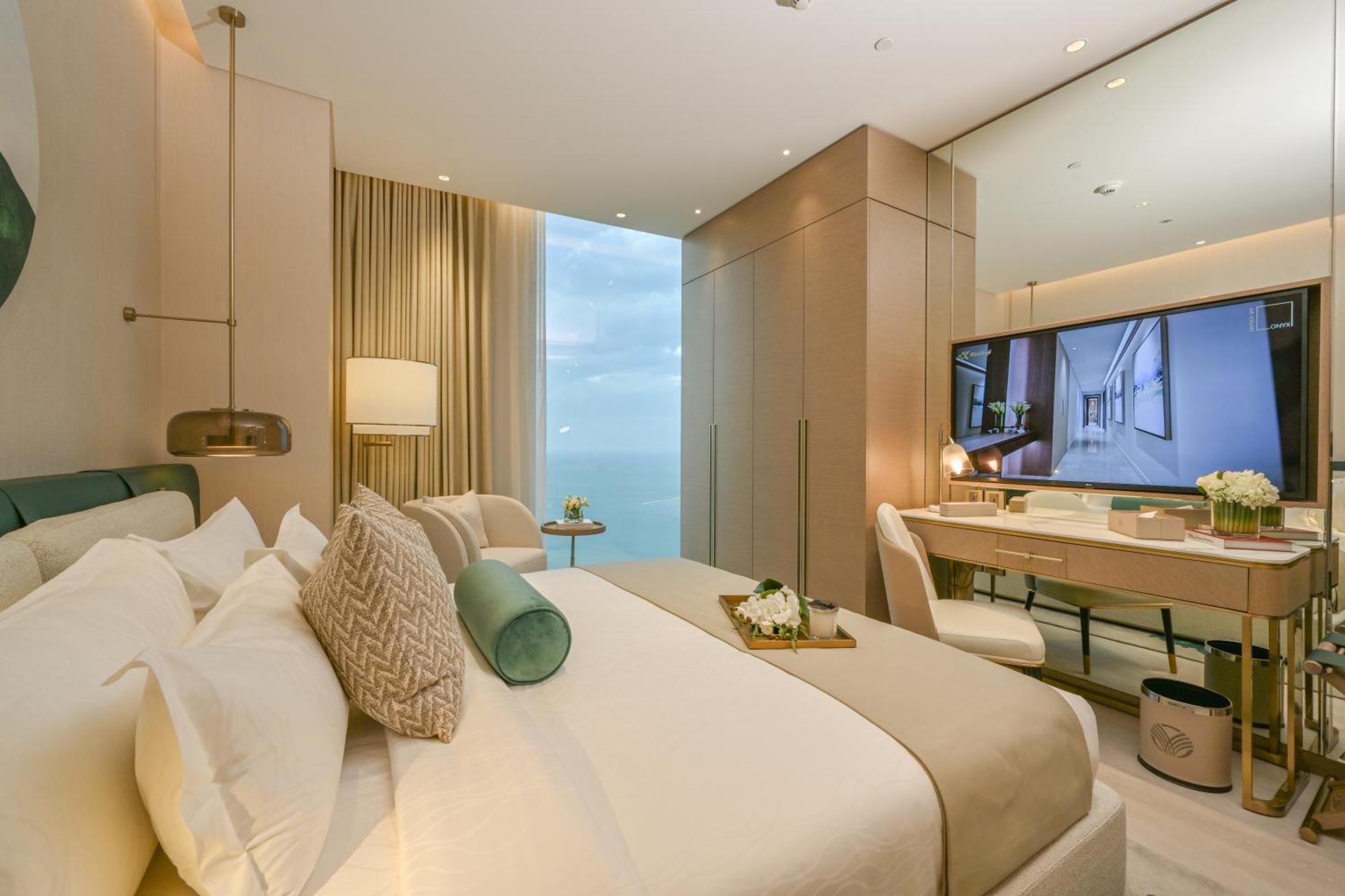 מלון מנאמה Onyx Rotana מראה חיצוני תמונה A bedroom at the Ritz-Carlton, DIFC