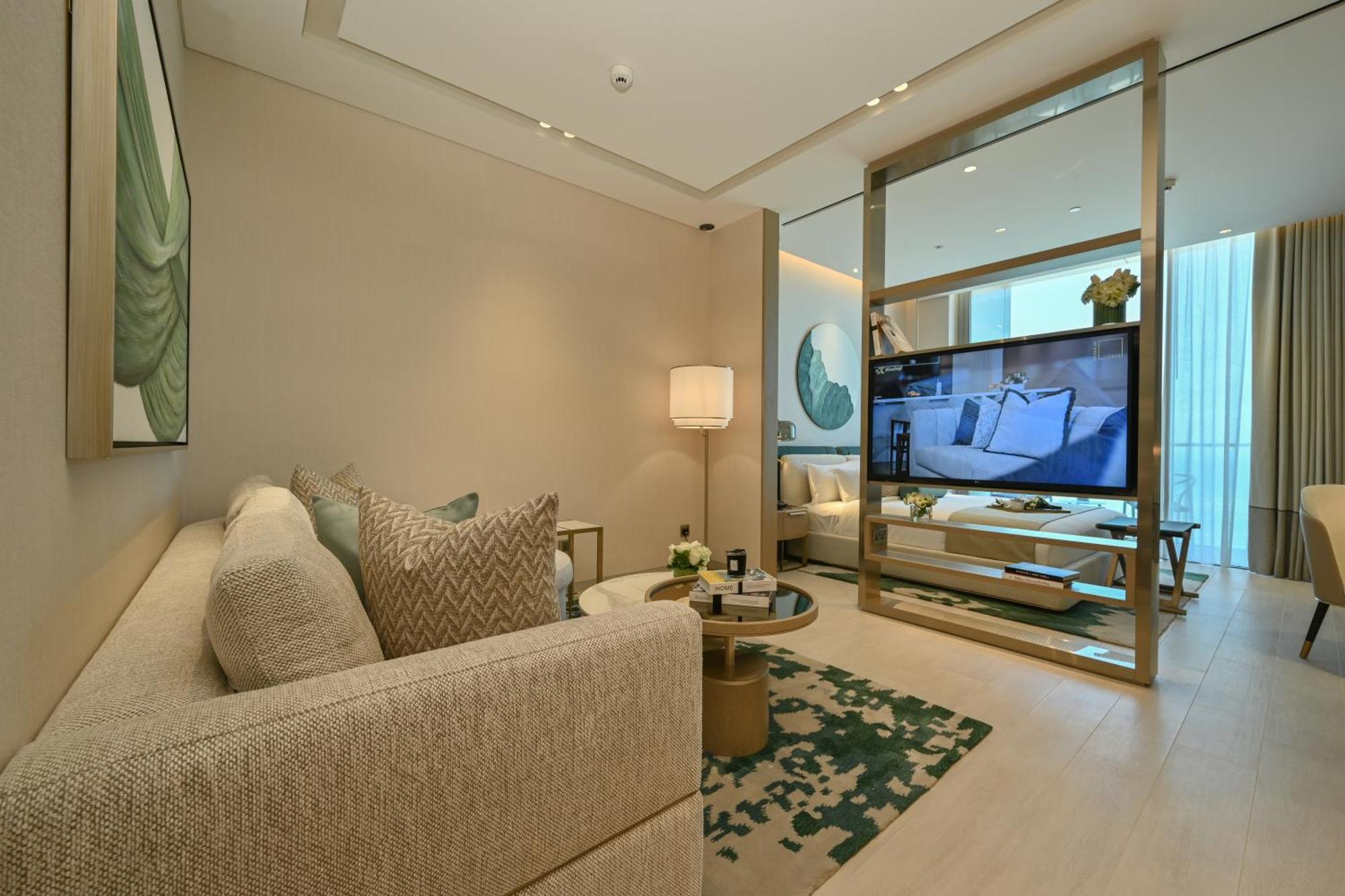מלון מנאמה Onyx Rotana מראה חיצוני תמונה A living room at the Ritz-Carlton, DIFC