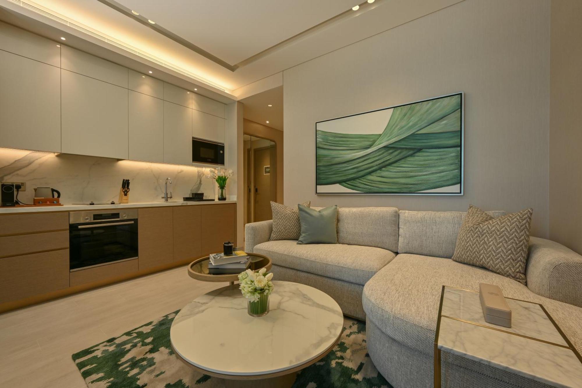 מלון מנאמה Onyx Rotana מראה חיצוני תמונה A living room in a 1-bedroom apartment