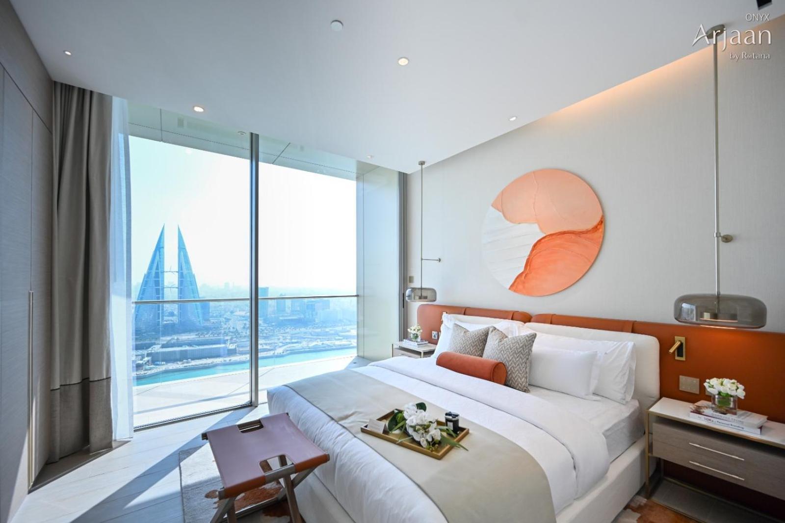 מלון מנאמה Onyx Rotana מראה חיצוני תמונה A bedroom at the Address Downtown Hotel